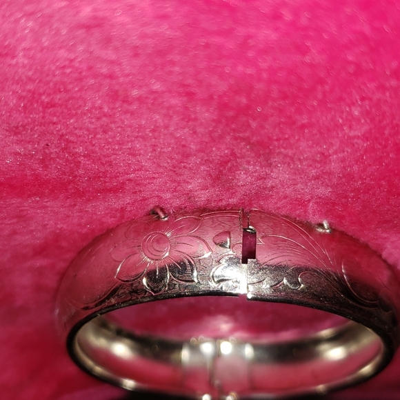 .925 Sterling Silver Bracelet with Floral Vine Engraving Details - Picture 10 of 17